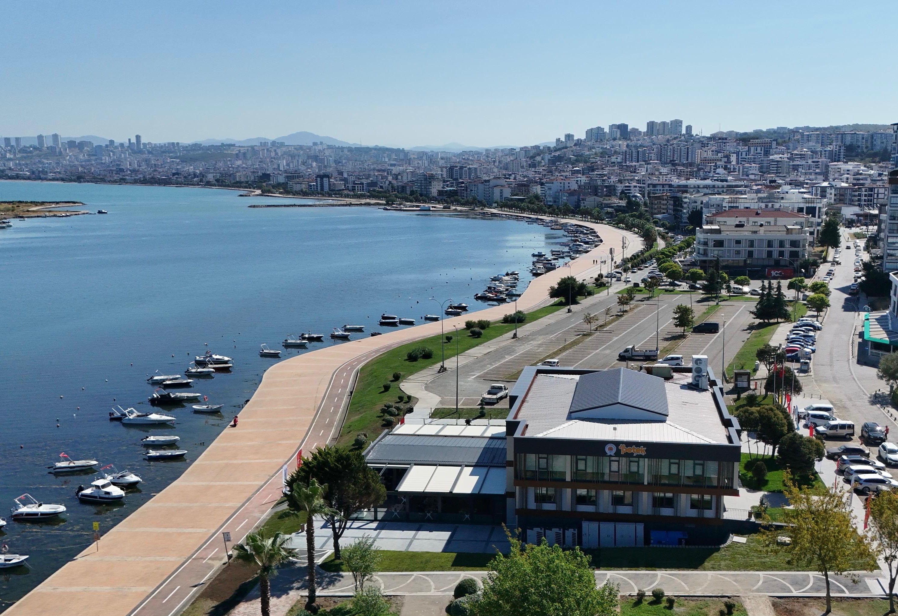 GENÇLER BU MEKANI ÇOK SEVDİ! PETEK GENÇ YOĞUN İLGİ GÖRÜYOR