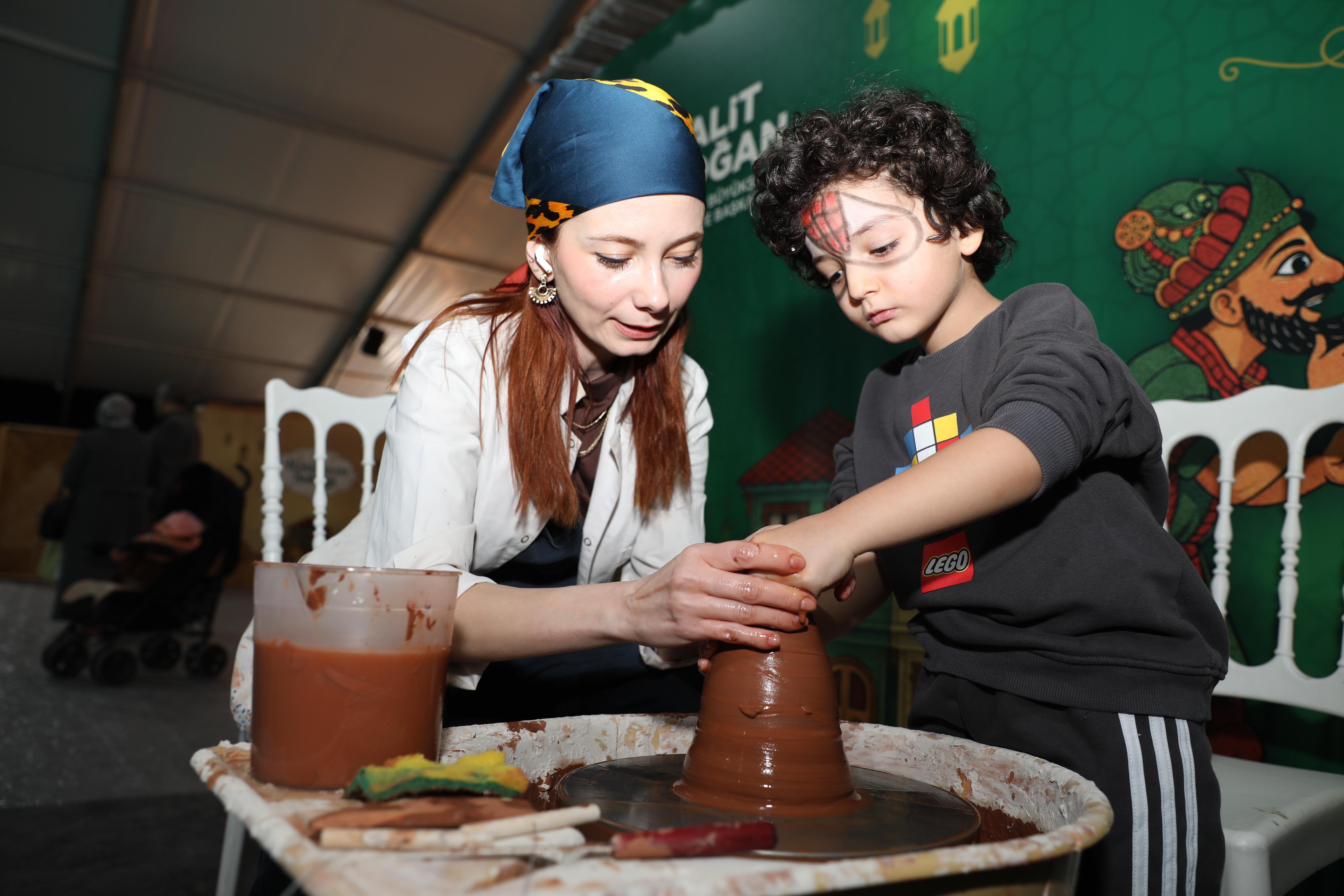 BÜYÜKŞEHİR’İN “RAMAZAN SOKAĞI” YOĞUN İLGİ GÖRÜYOR